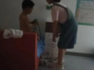 小孩半夜喂姐姐吃钢筋好吗图片—小孩半夜喂姐姐吃钢筋好吗？图片